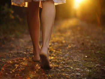 Is op blote voeten lopen gezond?