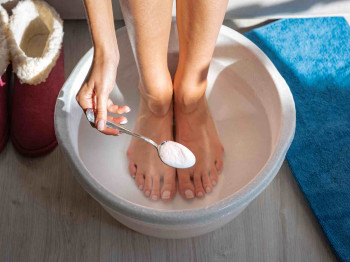 Baking soda tegen kalk- en schimmelnagels of voetschimmel, werkt dat?